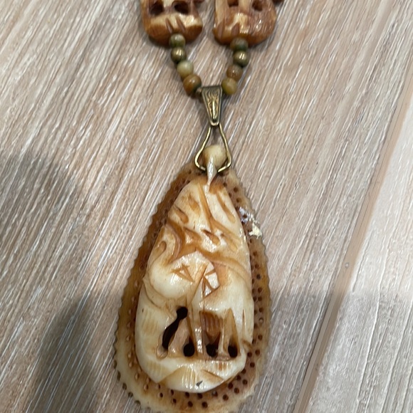 Vintage Miriam Haskell carved elephant necklace - Picture 7 of 12